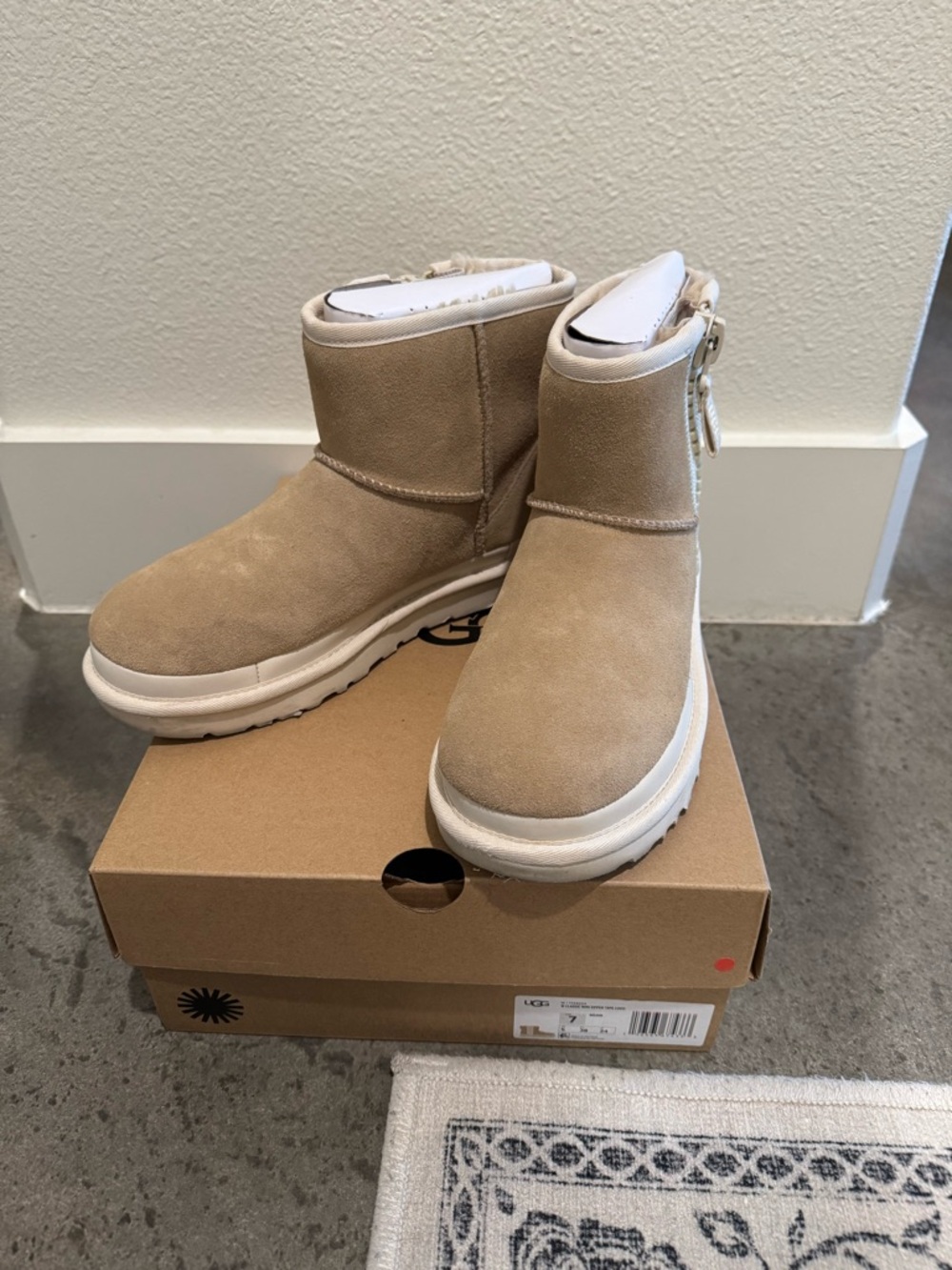 UGG Classic Mini Zipper